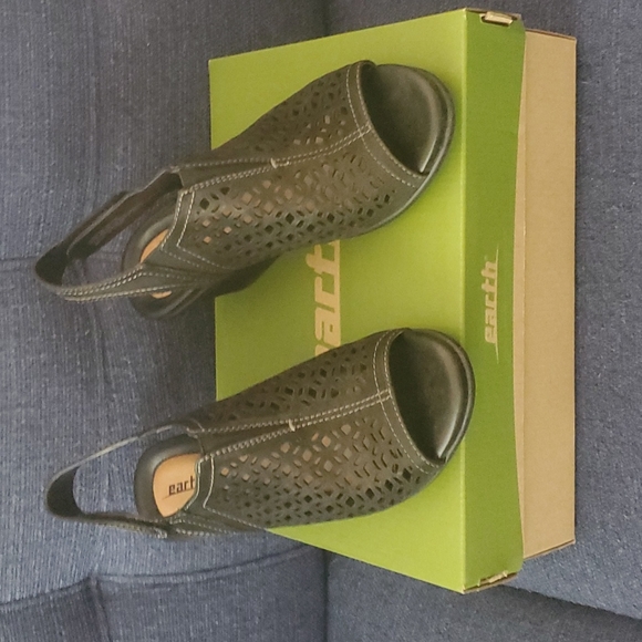 Sandals - Picture 2 of 5